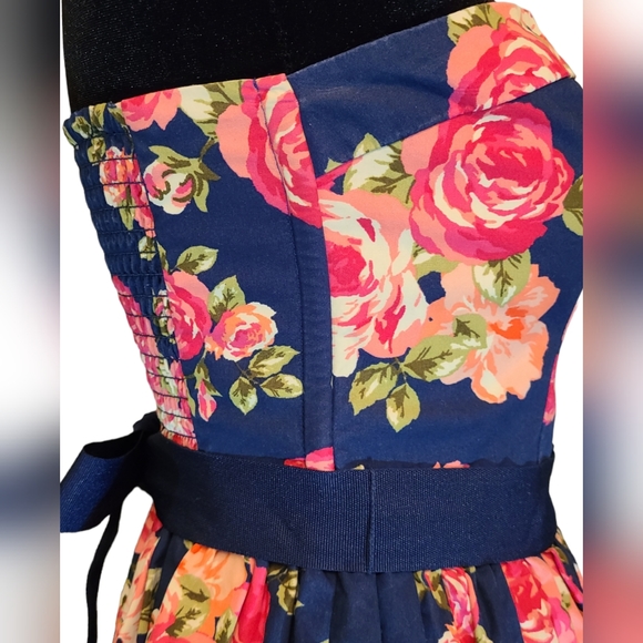 Forever 21 Navy NS dress 👗 - Picture 3 of 12